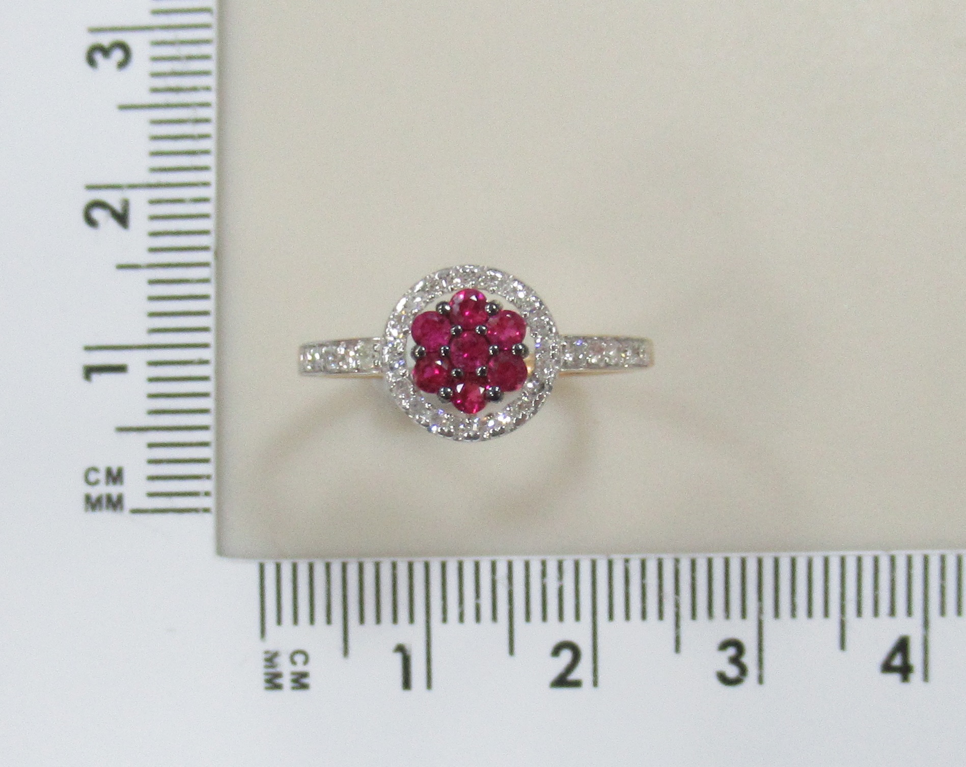 Кольцо из золота с рубинами